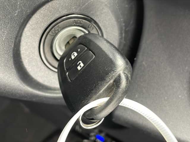 トヨタ アクア S 沖縄県 2019(平31)年 3.1万km クリアエメラルドパールクリスタルシャイン 純正ナビ(ＮＳＣＮ－Ｗ６８)/(フルセグＴＶ　Ｂｌｕｅｔｏｏｔｈ　ＣＤ　ＤＶＤ　ＡＭ　ＦＭ)　/バックカメラ　/前方ドライブレコーダー　/ＥＴＣ　/キーレスエントリー　/トヨタセーフティセンス/純正フロアマット　/社外アルミホイール　/電動格納ミラー　/横滑り防止装置/前後コーナーセンサー