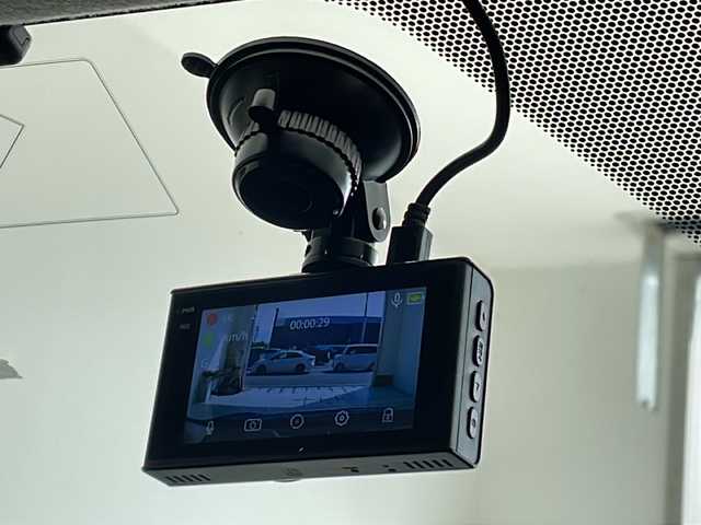 トヨタ アクア S 沖縄県 2019(平31)年 3.1万km クリアエメラルドパールクリスタルシャイン 純正ナビ(ＮＳＣＮ－Ｗ６８)/(フルセグＴＶ　Ｂｌｕｅｔｏｏｔｈ　ＣＤ　ＤＶＤ　ＡＭ　ＦＭ)　/バックカメラ　/前方ドライブレコーダー　/ＥＴＣ　/キーレスエントリー　/トヨタセーフティセンス/純正フロアマット　/社外アルミホイール　/電動格納ミラー　/横滑り防止装置/前後コーナーセンサー