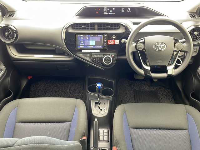 トヨタ アクア S 沖縄県 2019(平31)年 3.1万km クリアエメラルドパールクリスタルシャイン 純正ナビ(ＮＳＣＮ－Ｗ６８)/(フルセグＴＶ　Ｂｌｕｅｔｏｏｔｈ　ＣＤ　ＤＶＤ　ＡＭ　ＦＭ)　/バックカメラ　/前方ドライブレコーダー　/ＥＴＣ　/キーレスエントリー　/トヨタセーフティセンス/純正フロアマット　/社外アルミホイール　/電動格納ミラー　/横滑り防止装置/前後コーナーセンサー