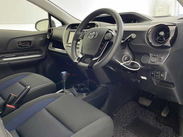 トヨタ アクア S 沖縄県 2019(平31)年 3.1万km クリアエメラルドパールクリスタルシャイン 純正ナビ(ＮＳＣＮ－Ｗ６８)/(フルセグＴＶ　Ｂｌｕｅｔｏｏｔｈ　ＣＤ　ＤＶＤ　ＡＭ　ＦＭ)　/バックカメラ　/前方ドライブレコーダー　/ＥＴＣ　/キーレスエントリー　/トヨタセーフティセンス/純正フロアマット　/社外アルミホイール　/電動格納ミラー　/横滑り防止装置/前後コーナーセンサー