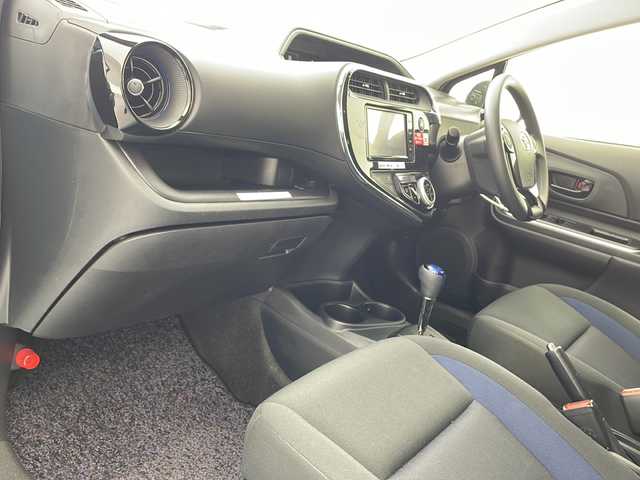 トヨタ アクア S 沖縄県 2019(平31)年 3.1万km クリアエメラルドパールクリスタルシャイン 純正ナビ(ＮＳＣＮ－Ｗ６８)/(フルセグＴＶ　Ｂｌｕｅｔｏｏｔｈ　ＣＤ　ＤＶＤ　ＡＭ　ＦＭ)　/バックカメラ　/前方ドライブレコーダー　/ＥＴＣ　/キーレスエントリー　/トヨタセーフティセンス/純正フロアマット　/社外アルミホイール　/電動格納ミラー　/横滑り防止装置/前後コーナーセンサー