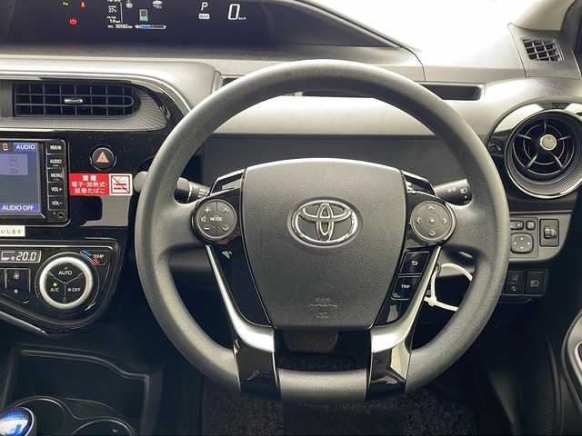 トヨタ アクア S 沖縄県 2019(平31)年 3.1万km クリアエメラルドパールクリスタルシャイン 純正ナビ(ＮＳＣＮ－Ｗ６８)/(フルセグＴＶ　Ｂｌｕｅｔｏｏｔｈ　ＣＤ　ＤＶＤ　ＡＭ　ＦＭ)　/バックカメラ　/前方ドライブレコーダー　/ＥＴＣ　/キーレスエントリー　/トヨタセーフティセンス/純正フロアマット　/社外アルミホイール　/電動格納ミラー　/横滑り防止装置/前後コーナーセンサー