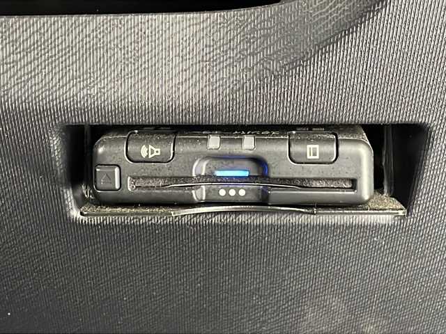 トヨタ アクア S 沖縄県 2019(平31)年 3.1万km クリアエメラルドパールクリスタルシャイン 純正ナビ(ＮＳＣＮ－Ｗ６８)/(フルセグＴＶ　Ｂｌｕｅｔｏｏｔｈ　ＣＤ　ＤＶＤ　ＡＭ　ＦＭ)　/バックカメラ　/前方ドライブレコーダー　/ＥＴＣ　/キーレスエントリー　/トヨタセーフティセンス/純正フロアマット　/社外アルミホイール　/電動格納ミラー　/横滑り防止装置/前後コーナーセンサー