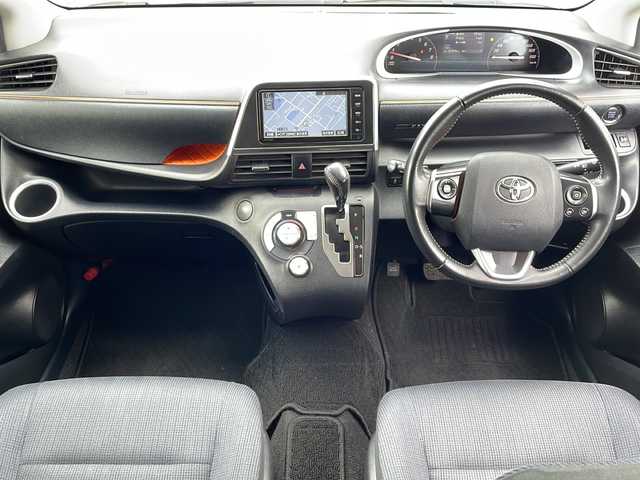 トヨタ シエンタ G 道東・釧路十勝 2016(平28)年 6.8万km ホワイトパールクリスタルシャイン ・寒冷地仕様/・4WD/・純正SDメモリナビ/（フルセグ・BT・CD・DVD・FM・AM）/・バックカメラ/・両側パワースライドドア/・スマートキー/・プッシュスタート/・前方ドライブレコーダー/・横滑り防止装置/・フロントワイパーデアイサー/・前方ドライブレコーダー/・ステアリングスイッチ/・ETC/・純正フロアマット/・ドアバイザー