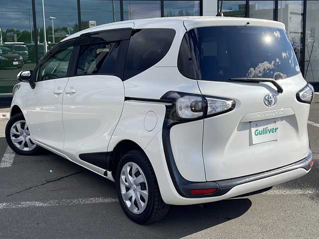 トヨタ シエンタ G 道東・釧路十勝 2016(平28)年 6.8万km ホワイトパールクリスタルシャイン ・寒冷地仕様/・4WD/・純正SDメモリナビ/（フルセグ・BT・CD・DVD・FM・AM）/・バックカメラ/・両側パワースライドドア/・スマートキー/・プッシュスタート/・前方ドライブレコーダー/・横滑り防止装置/・フロントワイパーデアイサー/・前方ドライブレコーダー/・ステアリングスイッチ/・ETC/・純正フロアマット/・ドアバイザー