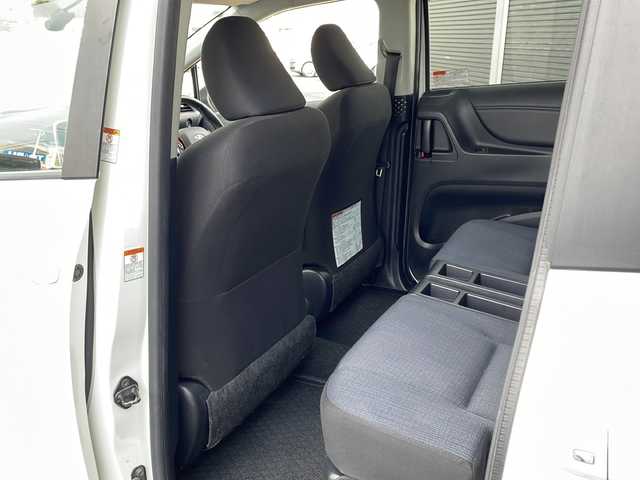 トヨタ シエンタ G 道東・釧路十勝 2016(平28)年 6.8万km ホワイトパールクリスタルシャイン ・寒冷地仕様/・4WD/・純正SDメモリナビ/（フルセグ・BT・CD・DVD・FM・AM）/・バックカメラ/・両側パワースライドドア/・スマートキー/・プッシュスタート/・前方ドライブレコーダー/・横滑り防止装置/・フロントワイパーデアイサー/・前方ドライブレコーダー/・ステアリングスイッチ/・ETC/・純正フロアマット/・ドアバイザー