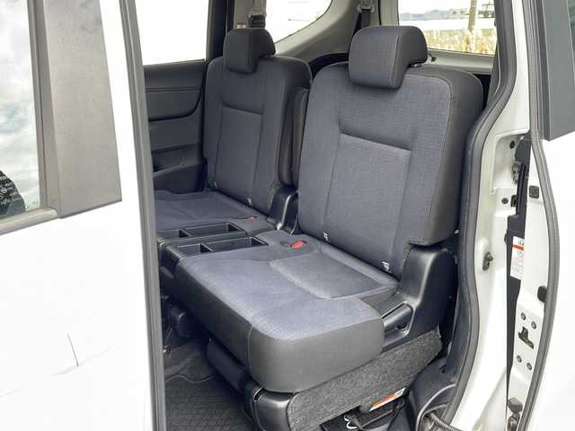 トヨタ シエンタ G 道東・釧路十勝 2016(平28)年 6.8万km ホワイトパールクリスタルシャイン ・寒冷地仕様/・4WD/・純正SDメモリナビ/（フルセグ・BT・CD・DVD・FM・AM）/・バックカメラ/・両側パワースライドドア/・スマートキー/・プッシュスタート/・前方ドライブレコーダー/・横滑り防止装置/・フロントワイパーデアイサー/・前方ドライブレコーダー/・ステアリングスイッチ/・ETC/・純正フロアマット/・ドアバイザー