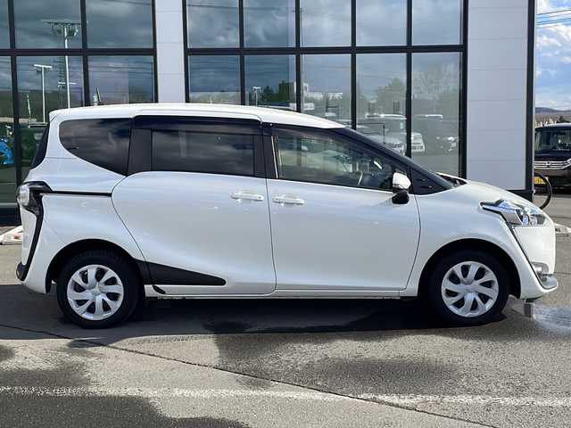 トヨタ シエンタ G 道東・釧路十勝 2016(平28)年 6.8万km ホワイトパールクリスタルシャイン ・寒冷地仕様/・4WD/・純正SDメモリナビ/（フルセグ・BT・CD・DVD・FM・AM）/・バックカメラ/・両側パワースライドドア/・スマートキー/・プッシュスタート/・前方ドライブレコーダー/・横滑り防止装置/・フロントワイパーデアイサー/・前方ドライブレコーダー/・ステアリングスイッチ/・ETC/・純正フロアマット/・ドアバイザー