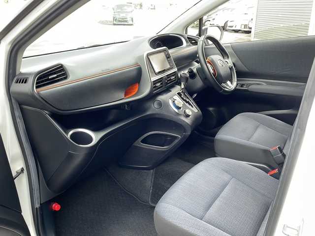 トヨタ シエンタ G 道東・釧路十勝 2016(平28)年 6.8万km ホワイトパールクリスタルシャイン ・寒冷地仕様/・4WD/・純正SDメモリナビ/（フルセグ・BT・CD・DVD・FM・AM）/・バックカメラ/・両側パワースライドドア/・スマートキー/・プッシュスタート/・前方ドライブレコーダー/・横滑り防止装置/・フロントワイパーデアイサー/・前方ドライブレコーダー/・ステアリングスイッチ/・ETC/・純正フロアマット/・ドアバイザー