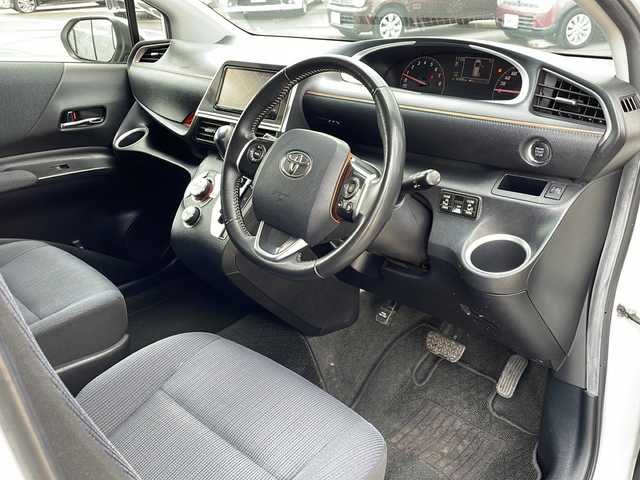 トヨタ シエンタ G 道東・釧路十勝 2016(平28)年 6.8万km ホワイトパールクリスタルシャイン ・寒冷地仕様/・4WD/・純正SDメモリナビ/（フルセグ・BT・CD・DVD・FM・AM）/・バックカメラ/・両側パワースライドドア/・スマートキー/・プッシュスタート/・前方ドライブレコーダー/・横滑り防止装置/・フロントワイパーデアイサー/・前方ドライブレコーダー/・ステアリングスイッチ/・ETC/・純正フロアマット/・ドアバイザー