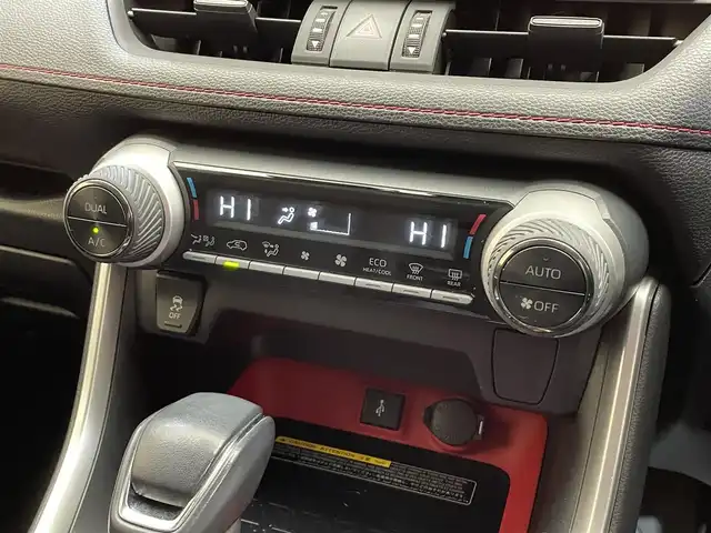 トヨタ ＲＡＶ４ アドベンチャー オフロードPKG 岩手県 2021(令3)年 4.1万km スーパーホワイトⅡ ４WD/パノラミックビューモニター/ルーフレール/専用サスペンション(１０ｍｍアップ)/専用合成皮革シート/ハンズフリーパワーバックドア/マルチテレインセレクト/ダウンヒルアシストコントロール/ヒルスタートアシストコントロール/デジタルインナーミラー/置くだけ充電/トヨタセーフティセンス/プリクラッシュセーフティ/レーダークルーズコントロール/レーントレーシングアシスト/ロードサインアシスト/オートマチックハイビーム/クリアランスソナー/BSM・RCTA/ブレーキホールド/純正ディスプレイオーディオ/ナビキット/フルセグTV/ETC2.0/ドライブレコーダー/運転席パワーシート/LEDヘッドランプ/純正18インチアルミホイール