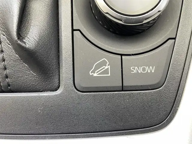 トヨタ ＲＡＶ４ アドベンチャー オフロードPKG 岩手県 2021(令3)年 4.1万km スーパーホワイトⅡ ４WD/パノラミックビューモニター/ルーフレール/専用サスペンション(１０ｍｍアップ)/専用合成皮革シート/ハンズフリーパワーバックドア/マルチテレインセレクト/ダウンヒルアシストコントロール/ヒルスタートアシストコントロール/デジタルインナーミラー/置くだけ充電/トヨタセーフティセンス/プリクラッシュセーフティ/レーダークルーズコントロール/レーントレーシングアシスト/ロードサインアシスト/オートマチックハイビーム/クリアランスソナー/BSM・RCTA/ブレーキホールド/純正ディスプレイオーディオ/ナビキット/フルセグTV/ETC2.0/ドライブレコーダー/運転席パワーシート/LEDヘッドランプ/純正18インチアルミホイール