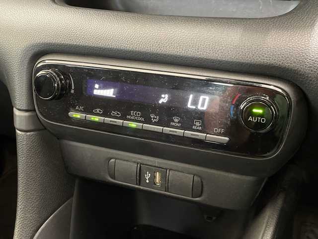 トヨタ ヤリス ハイブリッド X 新潟県 2022(令4)年 4.8万km スーパーホワイトⅡ 4WD/純正ナビありディスプレイオーディオ/BT/USB/バックカメラ/ETC/衝突被害軽減ブレーキ/レーンキープアシスト/レーダークルーズコントロール/ステアリングスイッチ/スマートキー/プッシュスタート/オートライト/オートハイビーム