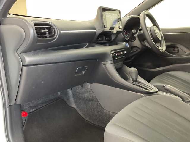 トヨタ ヤリス ハイブリッド X 新潟県 2022(令4)年 4.8万km スーパーホワイトⅡ 4WD/純正ナビありディスプレイオーディオ/BT/USB/バックカメラ/ETC/衝突被害軽減ブレーキ/レーンキープアシスト/レーダークルーズコントロール/ステアリングスイッチ/スマートキー/プッシュスタート/オートライト/オートハイビーム