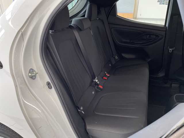 トヨタ ヤリス ハイブリッド X 新潟県 2022(令4)年 4.8万km スーパーホワイトⅡ 4WD/純正ナビありディスプレイオーディオ/BT/USB/バックカメラ/ETC/衝突被害軽減ブレーキ/レーンキープアシスト/レーダークルーズコントロール/ステアリングスイッチ/スマートキー/プッシュスタート/オートライト/オートハイビーム