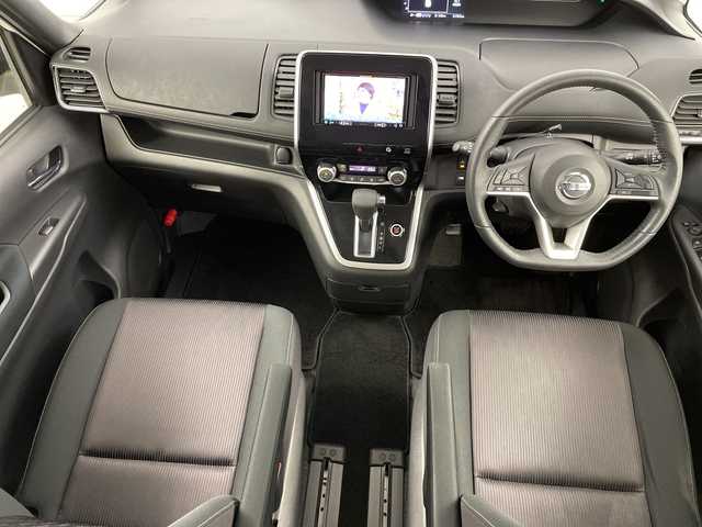 日産 セレナ ハイウェイスターVセレクションⅡ 道央・札幌 2019(令1)年 3.2万km ブリリアントホワイトパール ・４ＷＤ　/エマージェンシーブレーキ　/・社外9インチ　ナビ/・BT/DVD/CD/SD/フルセグTV）　/・アラウンドビューモニター　/・インテリジェントパーキングアシスト　/・両側パワースライドドア　/・クルーズコントロール　/・ＬＥＤオートライト　/・フォグランプ　/・スマートキー/・ETC/・純正AW付スタッドレスタイヤ積込