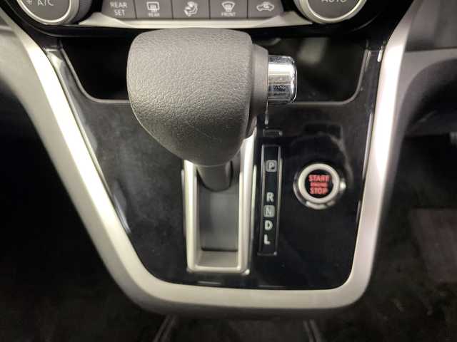 日産 セレナ ハイウェイスターVセレクションⅡ 道央・札幌 2019(令1)年 3.2万km ブリリアントホワイトパール ・４ＷＤ　/エマージェンシーブレーキ　/・社外9インチ　ナビ/・BT/DVD/CD/SD/フルセグTV）　/・アラウンドビューモニター　/・インテリジェントパーキングアシスト　/・両側パワースライドドア　/・クルーズコントロール　/・ＬＥＤオートライト　/・フォグランプ　/・スマートキー/・ETC/・純正AW付スタッドレスタイヤ積込