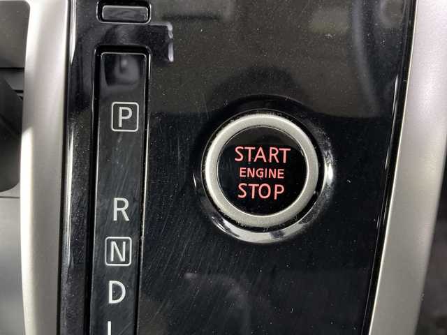 日産 セレナ ハイウェイスターVセレクションⅡ 道央・札幌 2019(令1)年 3.2万km ブリリアントホワイトパール ・４ＷＤ　/エマージェンシーブレーキ　/・社外9インチ　ナビ/・BT/DVD/CD/SD/フルセグTV）　/・アラウンドビューモニター　/・インテリジェントパーキングアシスト　/・両側パワースライドドア　/・クルーズコントロール　/・ＬＥＤオートライト　/・フォグランプ　/・スマートキー/・ETC/・純正AW付スタッドレスタイヤ積込