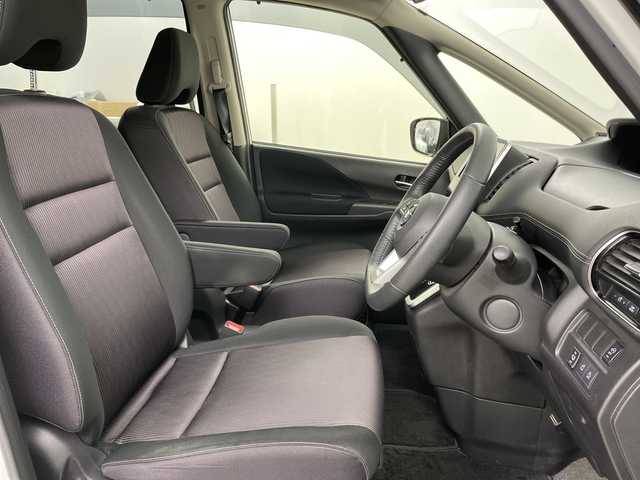 日産 セレナ ハイウェイスターVセレクションⅡ 道央・札幌 2019(令1)年 3.2万km ブリリアントホワイトパール ・４ＷＤ　/エマージェンシーブレーキ　/・社外9インチ　ナビ/・BT/DVD/CD/SD/フルセグTV）　/・アラウンドビューモニター　/・インテリジェントパーキングアシスト　/・両側パワースライドドア　/・クルーズコントロール　/・ＬＥＤオートライト　/・フォグランプ　/・スマートキー/・ETC/・純正AW付スタッドレスタイヤ積込