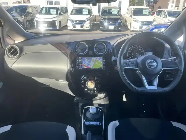 日産 ノート e－パワー X 島根県 2017(平29)年 4.5万km ブリリアントホワイトパール エアロ　/純正メモリナビ　/(フルセグTV/ＤＶＤ再生/Ｂｌｕｅｔｏｏｔｈ接続)/ＥＴＣ　/レーンアシスト　/インテリジェント　エマージェンシーブレーキ　/スマートキー/プッシュスタート　/純正ＬＥＤヘッドライト　/純正フロアマット