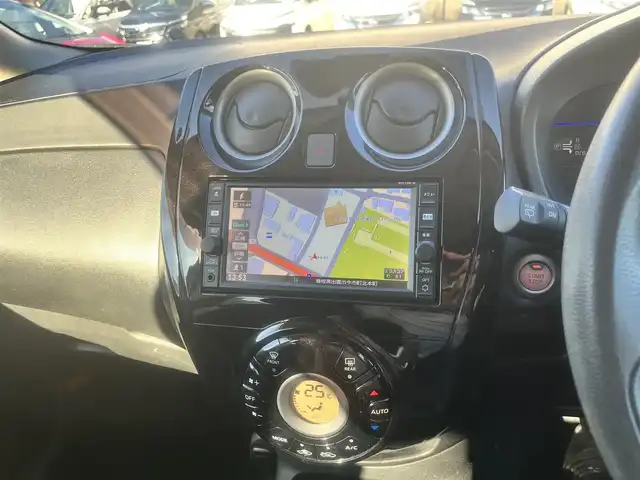 日産 ノート e－パワー X 島根県 2017(平29)年 4.5万km ブリリアントホワイトパール エアロ　/純正メモリナビ　/(フルセグTV/ＤＶＤ再生/Ｂｌｕｅｔｏｏｔｈ接続)/ＥＴＣ　/レーンアシスト　/インテリジェント　エマージェンシーブレーキ　/スマートキー/プッシュスタート　/純正ＬＥＤヘッドライト　/純正フロアマット