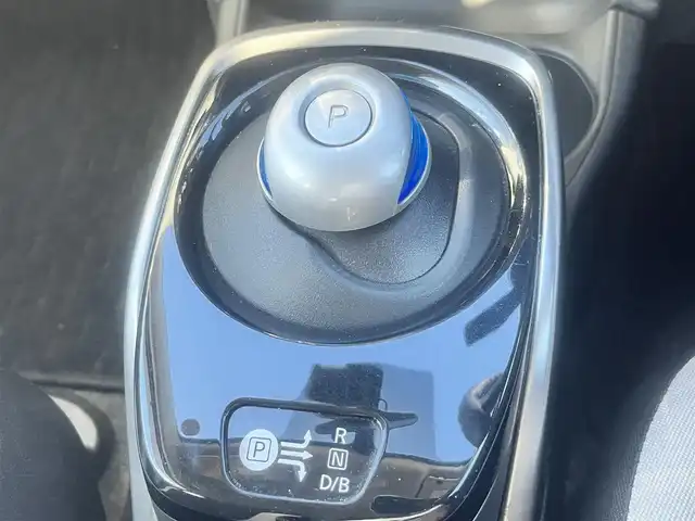 日産 ノート e－パワー X 島根県 2017(平29)年 4.5万km ブリリアントホワイトパール エアロ　/純正メモリナビ　/(フルセグTV/ＤＶＤ再生/Ｂｌｕｅｔｏｏｔｈ接続)/ＥＴＣ　/レーンアシスト　/インテリジェント　エマージェンシーブレーキ　/スマートキー/プッシュスタート　/純正ＬＥＤヘッドライト　/純正フロアマット