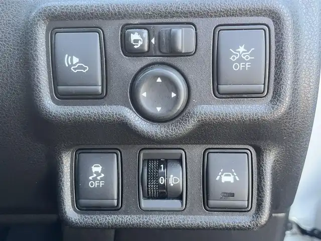 日産 ノート e－パワー X 島根県 2017(平29)年 4.5万km ブリリアントホワイトパール エアロ　/純正メモリナビ　/(フルセグTV/ＤＶＤ再生/Ｂｌｕｅｔｏｏｔｈ接続)/ＥＴＣ　/レーンアシスト　/インテリジェント　エマージェンシーブレーキ　/スマートキー/プッシュスタート　/純正ＬＥＤヘッドライト　/純正フロアマット