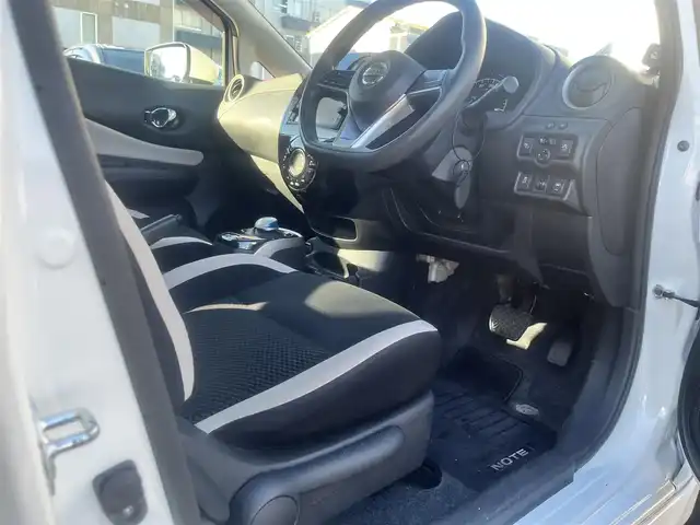 日産 ノート e－パワー X 島根県 2017(平29)年 4.5万km ブリリアントホワイトパール エアロ　/純正メモリナビ　/(フルセグTV/ＤＶＤ再生/Ｂｌｕｅｔｏｏｔｈ接続)/ＥＴＣ　/レーンアシスト　/インテリジェント　エマージェンシーブレーキ　/スマートキー/プッシュスタート　/純正ＬＥＤヘッドライト　/純正フロアマット