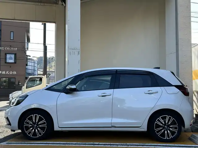 ホンダ フィット e:HEVリュクス 静岡県 2020(令2)年 4.7万km プラチナホワイトパール ワンオーナー/純正ナビ/フルセグTV/DVD/CD/SD/BT/USB/バックカメラ/ハーフレザーシート/前席シートヒーター /ビルトインETC/置くだけ充電/ステアリングスイッチ/前後純正ドライブレコーダー/衝突軽減ブレーキ/レーンキープアシスト/クリアランスソナー/LEDヘッドライト/LEDフォグライト/スマートキー×2/保証書/取扱説明書/ナビ取扱説明書/R5点検記録簿有