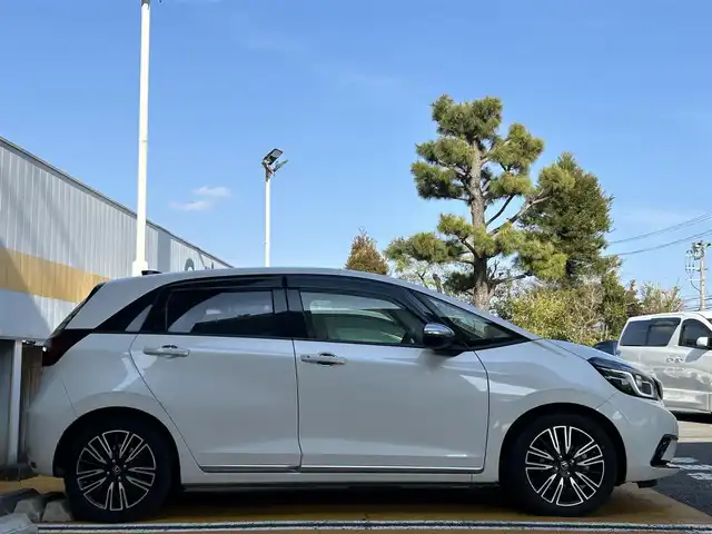 ホンダ フィット e:HEVリュクス 静岡県 2020(令2)年 4.7万km プラチナホワイトパール ワンオーナー/純正ナビ/フルセグTV/DVD/CD/SD/BT/USB/バックカメラ/ハーフレザーシート/前席シートヒーター /ビルトインETC/置くだけ充電/ステアリングスイッチ/前後純正ドライブレコーダー/衝突軽減ブレーキ/レーンキープアシスト/クリアランスソナー/LEDヘッドライト/LEDフォグライト/スマートキー×2/保証書/取扱説明書/ナビ取扱説明書/R5点検記録簿有