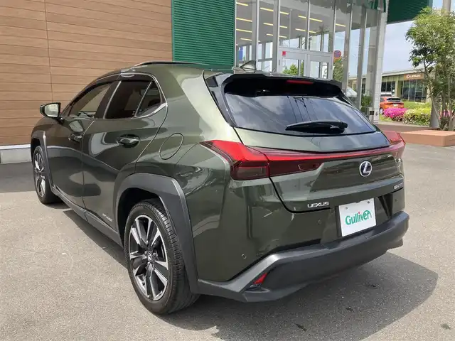レクサス ＵＸ 250h バージョンL 埼玉県 2020(令2)年 7.5万km テレーンカーキマイカM ワンオーナー/4WD/サンルーフ/茶革シート/　・パワーシート（運転席メモリー機能付き）/　・シートヒーター/　・シートエアコン/レクサスセーフティーシステム＋/　・PCS（プリクラッシュセーフティ）/　・LTA（レーントレーシングアシスト）/　・AHS（アダプティブハイビームアシスト）/　・AHB（オートマチックハイビーム）/　・RSA（ロードサインアシスト）/　・レーダークルーズコントロール/　・先行車発進告知機能/純正メーカーナビ/　・フルセグTV/　・CD/DVD再生/　・Bluetooth接続/　・AUX/USB端子/　・SDサウンドライブラリー/　・連動ビルトインETC2.0/パノラミックビューモニター/前後ドライブレコーダー/ブラインドスポットモニター/クリアランスソナー/パワーバックドア/ステアリングヒーター/3眼LEDヘッドライト/LEDフォグ/純正18インチAW/ナノイー内蔵オートエアコン/スマートキー×2/カードキー×1/プッシュスタートボタン/革巻きステアリング/ドアバイザー/保証書/取扱説明書/ナビ取扱説明書/レクサス整備記録簿（R3.R4.R5.R6）