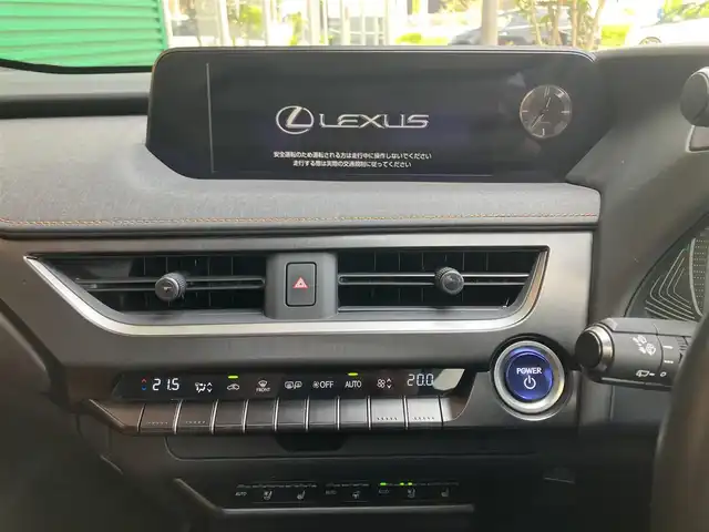 レクサス ＵＸ 250h バージョンL 埼玉県 2020(令2)年 7.5万km テレーンカーキマイカM ワンオーナー/4WD/サンルーフ/茶革シート/　・パワーシート（運転席メモリー機能付き）/　・シートヒーター/　・シートエアコン/レクサスセーフティーシステム＋/　・PCS（プリクラッシュセーフティ）/　・LTA（レーントレーシングアシスト）/　・AHS（アダプティブハイビームアシスト）/　・AHB（オートマチックハイビーム）/　・RSA（ロードサインアシスト）/　・レーダークルーズコントロール/　・先行車発進告知機能/純正メーカーナビ/　・フルセグTV/　・CD/DVD再生/　・Bluetooth接続/　・AUX/USB端子/　・SDサウンドライブラリー/　・連動ビルトインETC2.0/パノラミックビューモニター/前後ドライブレコーダー/ブラインドスポットモニター/クリアランスソナー/パワーバックドア/ステアリングヒーター/3眼LEDヘッドライト/LEDフォグ/純正18インチAW/ナノイー内蔵オートエアコン/スマートキー×2/カードキー×1/プッシュスタートボタン/革巻きステアリング/ドアバイザー/保証書/取扱説明書/ナビ取扱説明書/レクサス整備記録簿（R3.R4.R5.R6）