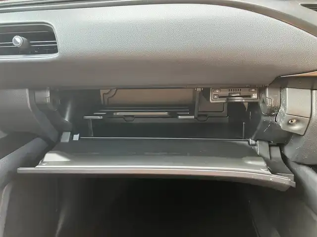 レクサス ＵＸ 250h バージョンL 埼玉県 2020(令2)年 7.5万km テレーンカーキマイカM ワンオーナー/4WD/サンルーフ/茶革シート/　・パワーシート（運転席メモリー機能付き）/　・シートヒーター/　・シートエアコン/レクサスセーフティーシステム＋/　・PCS（プリクラッシュセーフティ）/　・LTA（レーントレーシングアシスト）/　・AHS（アダプティブハイビームアシスト）/　・AHB（オートマチックハイビーム）/　・RSA（ロードサインアシスト）/　・レーダークルーズコントロール/　・先行車発進告知機能/純正メーカーナビ/　・フルセグTV/　・CD/DVD再生/　・Bluetooth接続/　・AUX/USB端子/　・SDサウンドライブラリー/　・連動ビルトインETC2.0/パノラミックビューモニター/前後ドライブレコーダー/ブラインドスポットモニター/クリアランスソナー/パワーバックドア/ステアリングヒーター/3眼LEDヘッドライト/LEDフォグ/純正18インチAW/ナノイー内蔵オートエアコン/スマートキー×2/カードキー×1/プッシュスタートボタン/革巻きステアリング/ドアバイザー/保証書/取扱説明書/ナビ取扱説明書/レクサス整備記録簿（R3.R4.R5.R6）