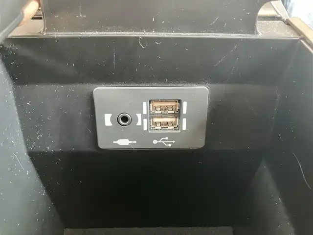 レクサス ＵＸ 250h バージョンL 埼玉県 2020(令2)年 7.5万km テレーンカーキマイカM ワンオーナー/4WD/サンルーフ/茶革シート/　・パワーシート（運転席メモリー機能付き）/　・シートヒーター/　・シートエアコン/レクサスセーフティーシステム＋/　・PCS（プリクラッシュセーフティ）/　・LTA（レーントレーシングアシスト）/　・AHS（アダプティブハイビームアシスト）/　・AHB（オートマチックハイビーム）/　・RSA（ロードサインアシスト）/　・レーダークルーズコントロール/　・先行車発進告知機能/純正メーカーナビ/　・フルセグTV/　・CD/DVD再生/　・Bluetooth接続/　・AUX/USB端子/　・SDサウンドライブラリー/　・連動ビルトインETC2.0/パノラミックビューモニター/前後ドライブレコーダー/ブラインドスポットモニター/クリアランスソナー/パワーバックドア/ステアリングヒーター/3眼LEDヘッドライト/LEDフォグ/純正18インチAW/ナノイー内蔵オートエアコン/スマートキー×2/カードキー×1/プッシュスタートボタン/革巻きステアリング/ドアバイザー/保証書/取扱説明書/ナビ取扱説明書/レクサス整備記録簿（R3.R4.R5.R6）
