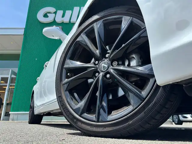 レクサス ＥＳ 300h Fスポーツ 宮城県 2022(令4)年 1万km ホワイトノーヴァガラスフレーク ワンオーナー/登録時9824km/パノラミックビューモニターセット/・パノラミックビューモニター/・パーキングサポートブレーキ（後方歩行者）/カラーヘッドアップディスプレイ/＝＝＝/ムーンルーフ/セーフティシステムプラス/・プリクラッシュセーフティ/・レーントレーシングアシスト/・アダプティブハイビームシステム/・レーダークルーズコントロール/・ロードサインアシスト/・先行車発進告知機能/・ドライバー異常時対応システム/ブラインドスポットモニター/パーキングサポートブレーキ（静止物/後方接近車両）/純正12.3インチディスプレイナビ/・CD/DVD/・Bluetooth/・フルセグTV/ビルトインETC2.0/ドライブレコーダー/パワートランクリッド/L_tex（合皮）スポーツシート/ステアリングヒーター/シートヒーター/ベンチレーション/パワーシート（運転席メモリー機能付）/電動サンシェード（リア）/3眼LEDヘッドライト/電動パーキングブレーキ/ブレーキホールド/スマートキー＆プッシュスタート/純正19インチAW/フロアマット/ドアバイザー