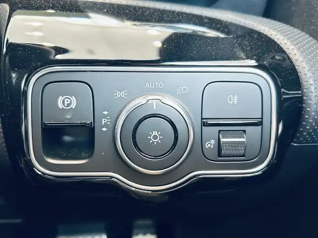 メルセデス・ベンツ ＣＬＡ２００ｄ AMGライン 大阪府 2020(令2)年 3.4万km コスモスブラック ワンオーナー/レーダーセーフティ/ハーフレザー/メモリ付きパワーシート/シートヒーター/ACC/ブラインドスポット/純正ナビ/TV/バックカメラ/純正18インチAW/LEDヘッドライト/アンビエントライト/ワイヤレス充電