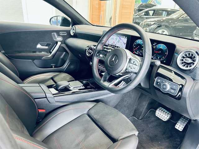 メルセデス・ベンツ ＣＬＡ２００ｄ AMGライン 大阪府 2020(令2)年 3.4万km コスモスブラック ワンオーナー/レーダーセーフティ/ハーフレザー/メモリ付きパワーシート/シートヒーター/ACC/ブラインドスポット/純正ナビ/TV/バックカメラ/純正18インチAW/LEDヘッドライト/アンビエントライト/ワイヤレス充電