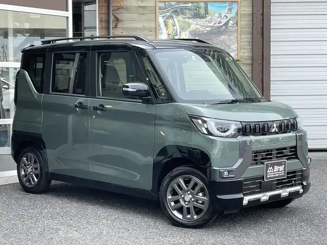 三菱 デリカミニ T プレミアム 福島県 2024(令6)年 0.1万km未満 緑Ｍ ・ルーフレール/・４WDターボ/・デジタルルームミラー/・アラウンドモニター付き/・LEDヘッドライト/・レーンキープアシスト/・両側パワースライドドア/・ハンズフリーオートスライドドア/・衝突軽減ブレーキ/・前席シートヒーター/・レーダークルーズコントロール