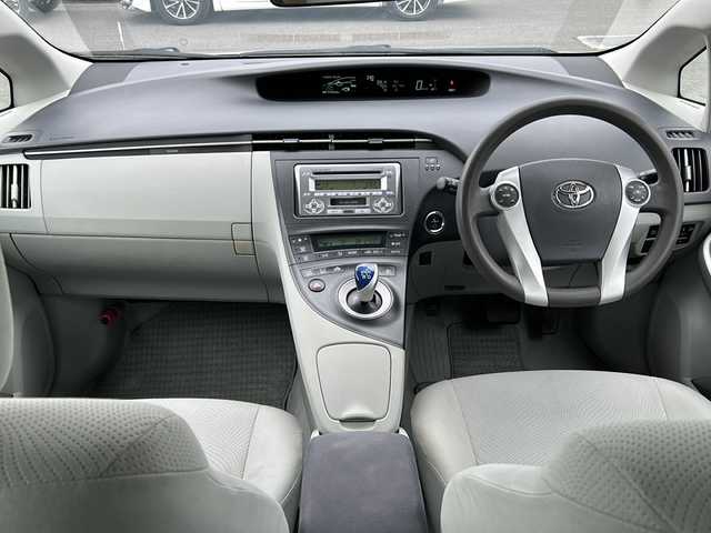 トヨタ プリウス S 青森県 2010(平22)年 11.5万km アイスバーグシルバーマイカメタリック 純正オーディオ/CD/TAPE/AUX/アイドリングストップ/ワイパーデアイサー/オートライト/ポールオート機能/純正エンジンスターター/ビルトインETC/プッシュスタート/スマートキー/パワーステアリング/パワーウィンドウ/社外15インチアルミホイール