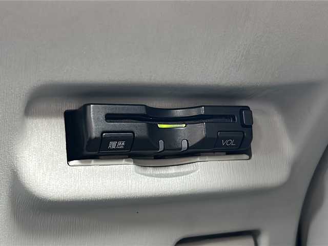 トヨタ プリウス S 青森県 2010(平22)年 11.5万km アイスバーグシルバーマイカメタリック 純正オーディオ/CD/TAPE/AUX/アイドリングストップ/ワイパーデアイサー/オートライト/ポールオート機能/純正エンジンスターター/ビルトインETC/プッシュスタート/スマートキー/パワーステアリング/パワーウィンドウ/社外15インチアルミホイール