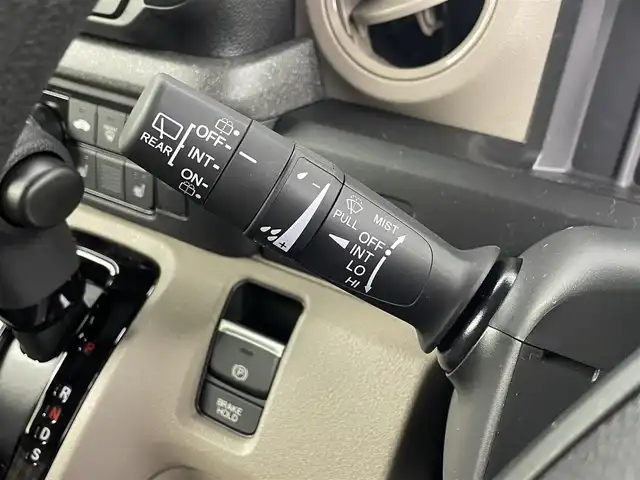 ホンダ Ｎ ＢＯＸ JOY 埼玉県 2025(令7)年 0.1万km未満 ベージュⅡ 届出済未使用車/レーダークルーズコントロール/横滑り防止装置/レーンキープアシスト/前後コーナーセンサー/オートライト/LEDヘッドライト/両側パワースライドドア/電動パーキング/チップアップシート/スマートキー/プッシュスタート