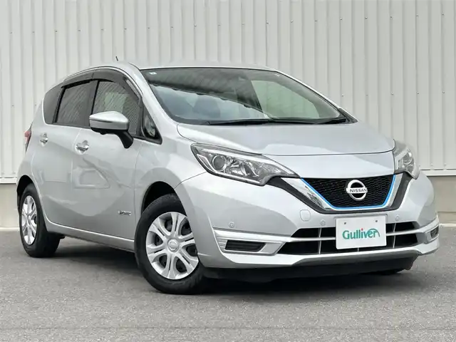 日産 ノート 群馬県 2017(平29)年 2万km ブリリアントシルバー ワンオーナー/エマージェンシーブレーキ/純正SDナビ/(CD/DVD/BT/AUX)/フルセグTV/全方位カメラ/ETC/オートライト/ステアリングスイッチ/前後コーナーセンサー/プッシュスタート/アイドリングストップ/純正フロアマット/純正ドアバイザー/保証書/取扱説明書