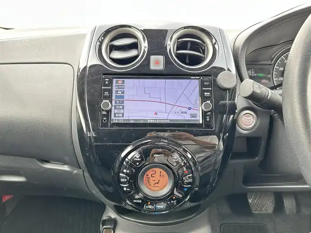日産 ノート 群馬県 2017(平29)年 2万km ブリリアントシルバー ワンオーナー/エマージェンシーブレーキ/純正SDナビ/(CD/DVD/BT/AUX)/フルセグTV/全方位カメラ/ETC/オートライト/ステアリングスイッチ/前後コーナーセンサー/プッシュスタート/アイドリングストップ/純正フロアマット/純正ドアバイザー/保証書/取扱説明書