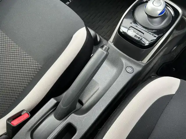 日産 ノート 群馬県 2017(平29)年 2万km ブリリアントシルバー ワンオーナー/エマージェンシーブレーキ/純正SDナビ/(CD/DVD/BT/AUX)/フルセグTV/全方位カメラ/ETC/オートライト/ステアリングスイッチ/前後コーナーセンサー/プッシュスタート/アイドリングストップ/純正フロアマット/純正ドアバイザー/保証書/取扱説明書