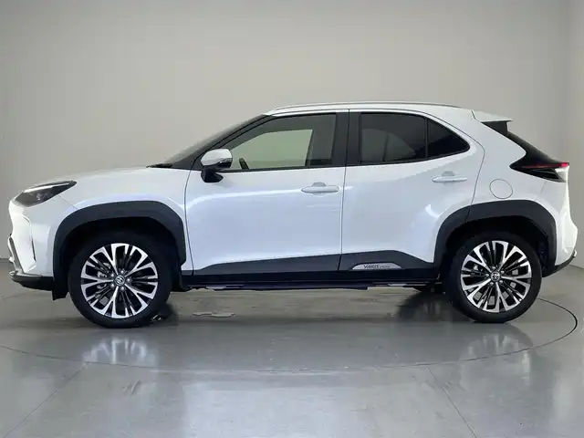 トヨタ ヤリスクロス ハイブリッド Z アドベンチャー 愛知県 2023(令5)年 0.8万km プラチナホワイトパールマイカ 純正ＤＡ　ミラキャスト対応　ＵＳＢ　全方位カメラ　ハーフレザー　シートヒーター　ハンドルヒーター　ＢＳＭ　セーフティセンス　衝突軽減　追従クルコン　ＬＥＤオートライト　ルーフレール　パワーシート　禁煙