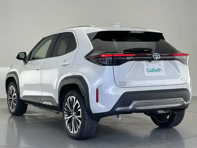 トヨタ ヤリスクロス ハイブリッド Z アドベンチャー 愛知県 2023(令5)年 0.8万km プラチナホワイトパールマイカ 純正ＤＡ　ミラキャスト対応　ＵＳＢ　全方位カメラ　ハーフレザー　シートヒーター　ハンドルヒーター　ＢＳＭ　セーフティセンス　衝突軽減　追従クルコン　ＬＥＤオートライト　ルーフレール　パワーシート　禁煙