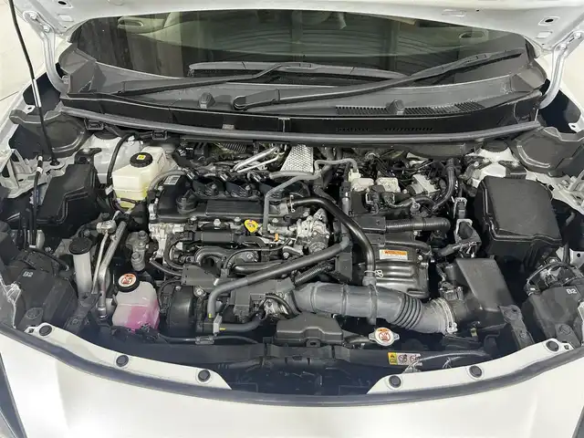 トヨタ ヤリスクロス ハイブリッド Z アドベンチャー 佐賀県 2023(令5)年 0.8万km プラチナホワイトパールマイカ 純正8インチディスプレイオーディオ/フルセグTV/Bluetooth/Androidauto/Applecarplay/全方位カメラ/衝突被害軽減システム/レーダークルーズコントロール/レーンアシスト/ブラインドスポットモニター/パーキングサポートブレーキ/ロードサインアシスト/クリアランスソナー/オートライト/オートマチックハイビーム/LEDヘッドライト/ETC/ステアリングヒーター/運転席・助手席シーヒーター/運転席パワーシート/電子パーキング/ブレーキホールド/ルーフレール/ハーフレザーシート/純正フロアマット/純正18インチアルミホイール/スマートキー