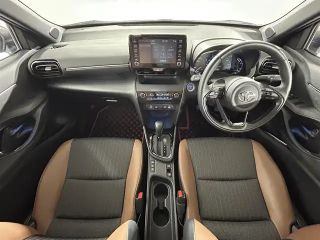 トヨタ ヤリスクロス ハイブリッド Z アドベンチャー 佐賀県 2023(令5)年 0.8万km プラチナホワイトパールマイカ 純正8インチディスプレイオーディオ/フルセグTV/Bluetooth/Androidauto/Applecarplay/全方位カメラ/衝突被害軽減システム/レーダークルーズコントロール/レーンアシスト/ブラインドスポットモニター/パーキングサポートブレーキ/ロードサインアシスト/クリアランスソナー/オートライト/オートマチックハイビーム/LEDヘッドライト/ETC/ステアリングヒーター/運転席・助手席シーヒーター/運転席パワーシート/電子パーキング/ブレーキホールド/ルーフレール/ハーフレザーシート/純正フロアマット/純正18インチアルミホイール/スマートキー