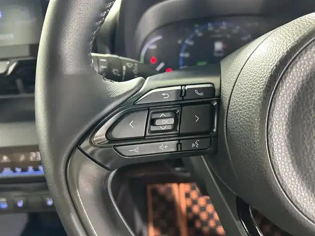 トヨタ ヤリスクロス ハイブリッド Z アドベンチャー 佐賀県 2023(令5)年 0.8万km プラチナホワイトパールマイカ 純正8インチディスプレイオーディオ/フルセグTV/Bluetooth/Androidauto/Applecarplay/全方位カメラ/衝突被害軽減システム/レーダークルーズコントロール/レーンアシスト/ブラインドスポットモニター/パーキングサポートブレーキ/ロードサインアシスト/クリアランスソナー/オートライト/オートマチックハイビーム/LEDヘッドライト/ETC/ステアリングヒーター/運転席・助手席シーヒーター/運転席パワーシート/電子パーキング/ブレーキホールド/ルーフレール/ハーフレザーシート/純正フロアマット/純正18インチアルミホイール/スマートキー