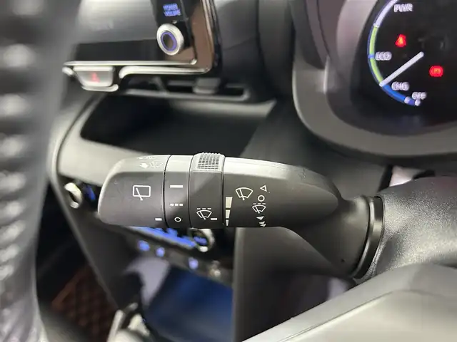 トヨタ ヤリスクロス ハイブリッド Z アドベンチャー 佐賀県 2023(令5)年 0.8万km プラチナホワイトパールマイカ 純正8インチディスプレイオーディオ/フルセグTV/Bluetooth/Androidauto/Applecarplay/全方位カメラ/衝突被害軽減システム/レーダークルーズコントロール/レーンアシスト/ブラインドスポットモニター/パーキングサポートブレーキ/ロードサインアシスト/クリアランスソナー/オートライト/オートマチックハイビーム/LEDヘッドライト/ETC/ステアリングヒーター/運転席・助手席シーヒーター/運転席パワーシート/電子パーキング/ブレーキホールド/ルーフレール/ハーフレザーシート/純正フロアマット/純正18インチアルミホイール/スマートキー